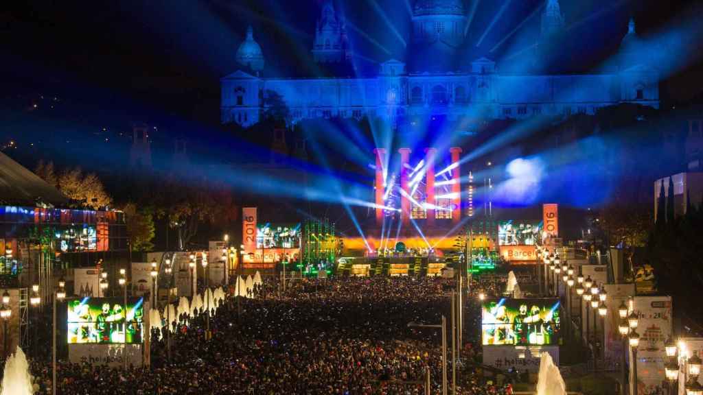 Celebración de Fin de Año en la avenida de Maria Cristina / Ajuntament de Barcelona