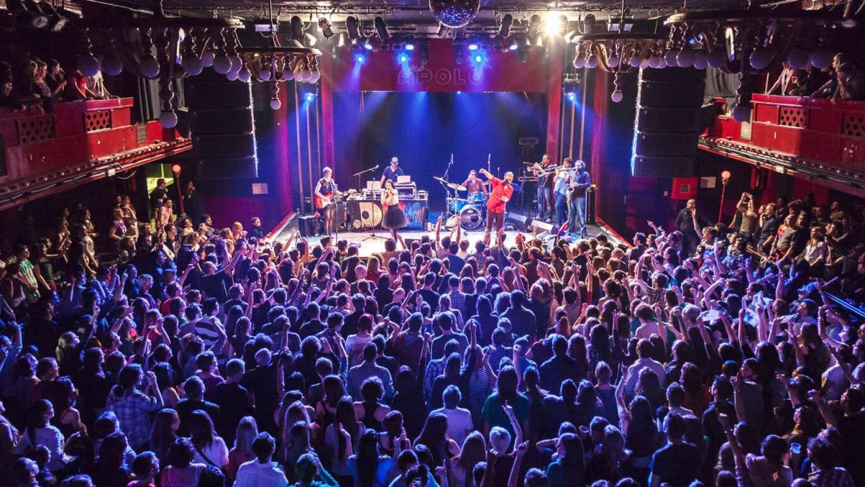 Interior de la Sala Apolo con multitud de personas / APOLO