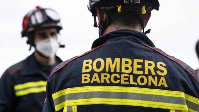 Dos bomberos en una imagen de archivo