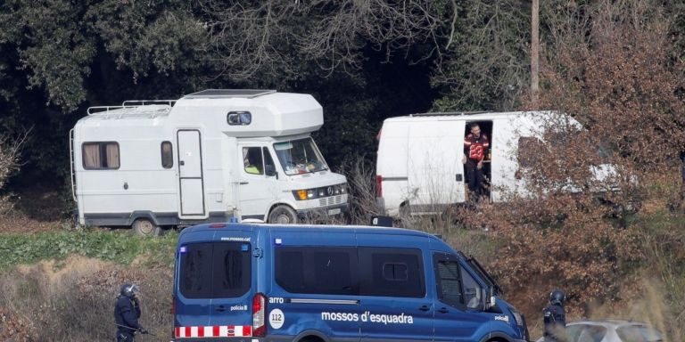 Dipositivo policial en los alrededores de la fiesta ilegal de Llinars / EFE