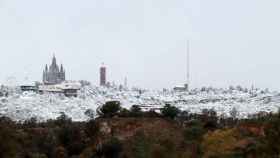 El Tibidabo, en Barcelona, con nieve en un imagen de archivo / METRÓPOLI - HUGO FERNÁNDEZ