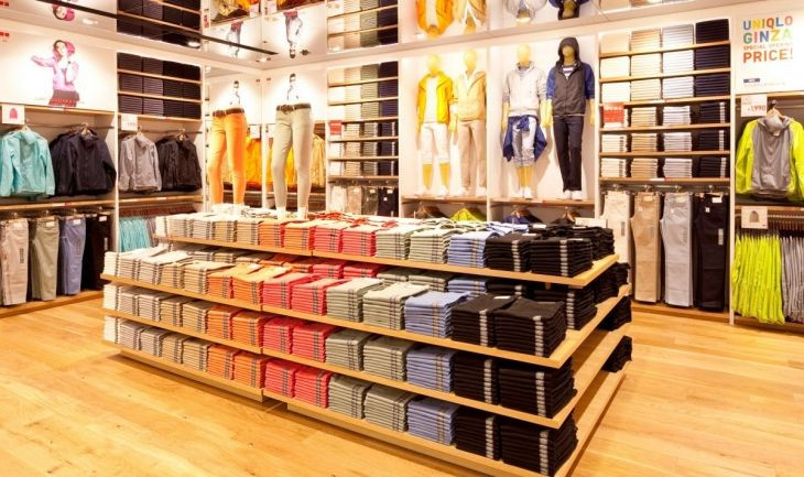 Interior de una tienda Uniqlo, la firma especializada en plumíferos / UNIQLO