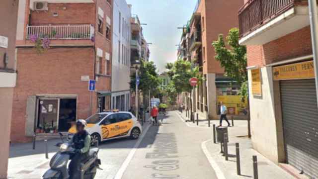 La calle Finestrelles de Barcelona donde tuvo lugar el apuñalamiento / GOOGLE MAPS