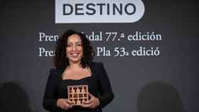 La escritora Najat El Hachmi tras ganar el premio Nadal de novela / EUROPA PRESS