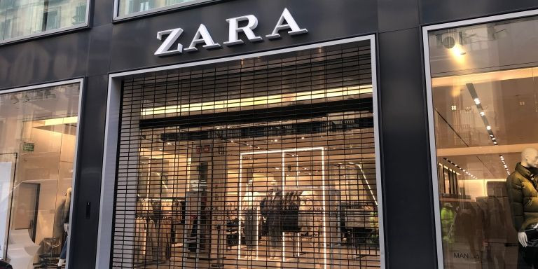 El comercio de Zara ubicado en Portal de l'Àngel, cerrado hasta el próximo 19 de enero / M.A.