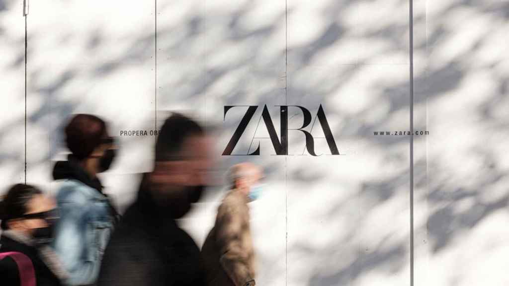 Exterior del comercio de Zara ubicado en Paseo de Gràcia / PABLO MIRANZO