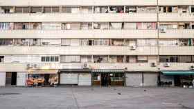 Edificio de viviendas en el barrio de La Mina / PABLO MIRANZO