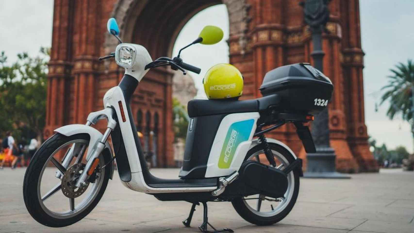 Una moto eléctrica de eCooltra en Barcelona / ARCHIVO