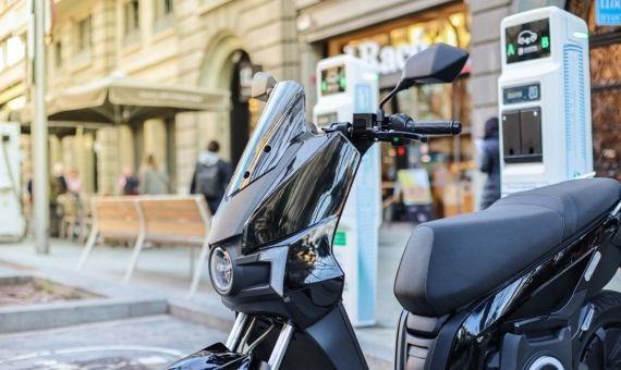 Punto de recarga de motos eléctricas de Endolla Barcelona /AYUNTAMIENTO DE BARCELONA