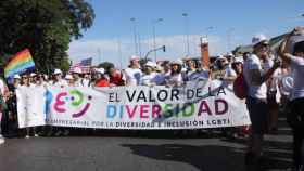 Manifestantes del colectivo LGBTI apoyando a Redi / EUROPA PRESS