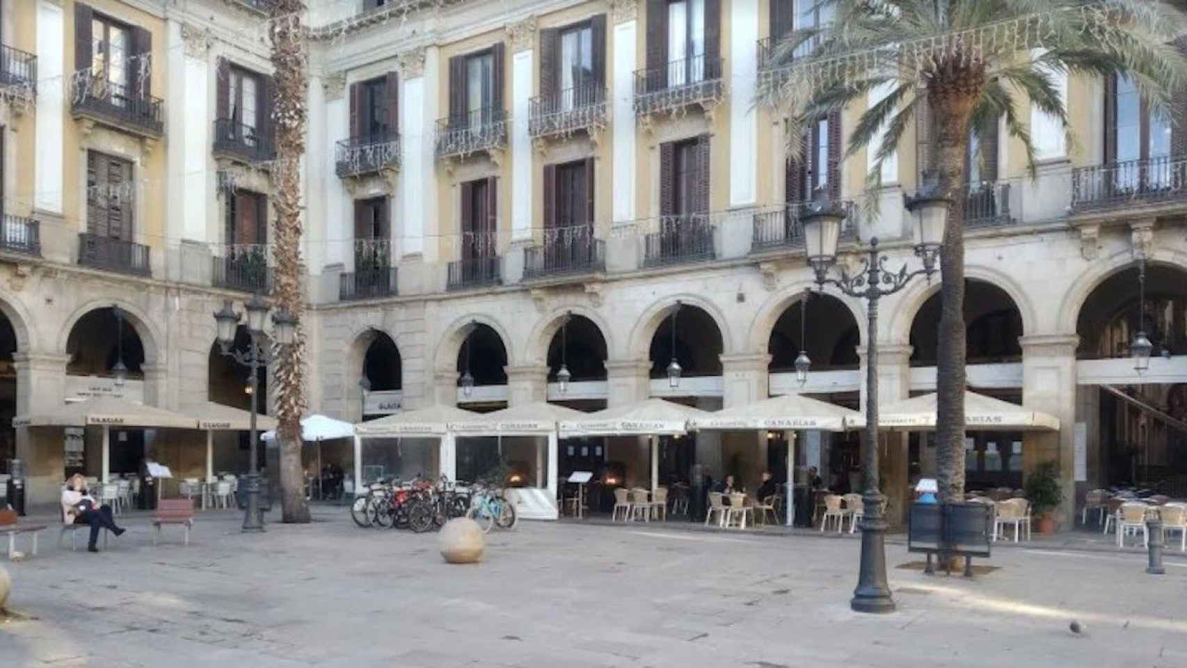 Terrazas de la plaza Reial, en el distrito de Ciutat Vella, en diciembre / METRÓPOLI - JORDI SUBIRANA