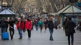 La Rambla, llena de paseantes, en marzo del año pasado antes del estado de alarma / EUROPA PRESS - DAVID ZORRAKINO