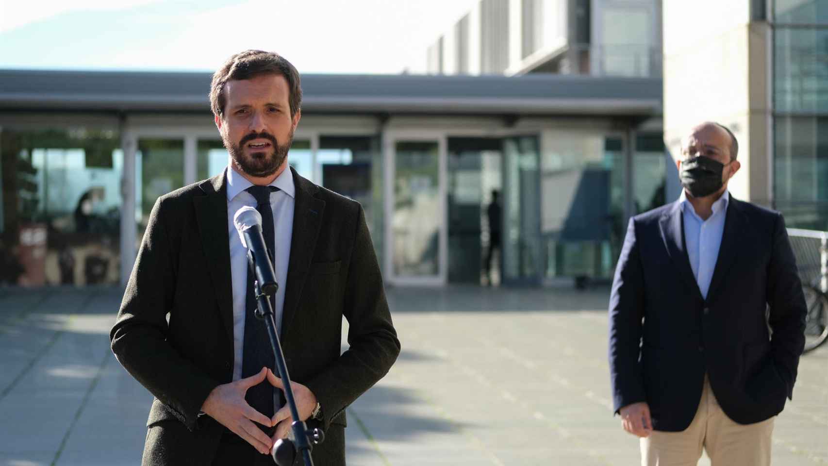 Pablo Casado junto al candidato del PP a las elecciones en Cataluña, Alejandro Fernández / EUROPA PRESS