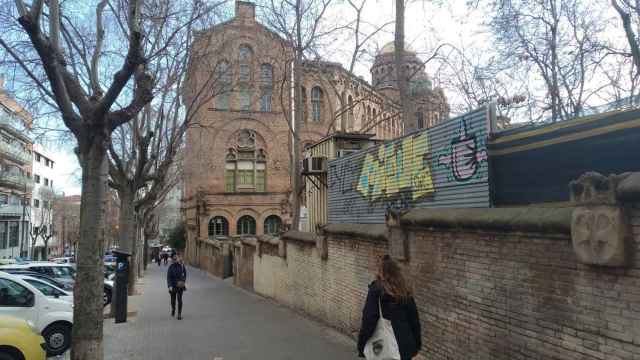 La calle de Sant Quintí, junto al Hospital de Sant Pau, donde se habilitará una de las entradas del camino peatonal / METRÓPOLI ABIERTA - JORDI SUBIRANA