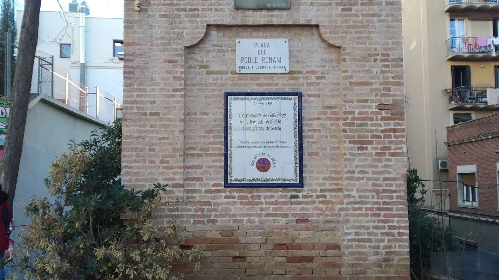 Parte de la chimenea de la plaza del Poble Romaní / METRÓPOLI ABIERTA - JORDI SUBIRANA