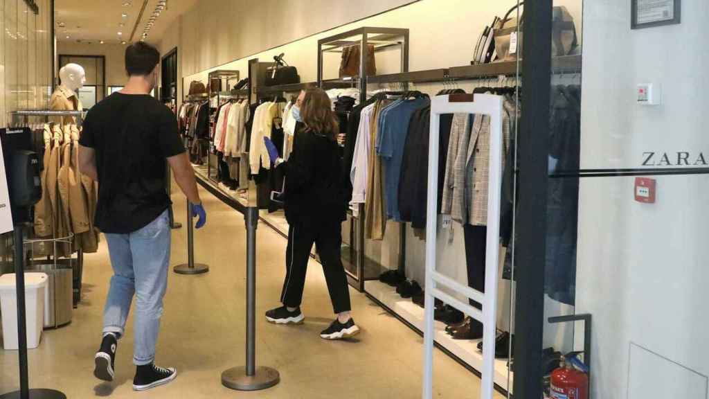 Interior de un comercio de Zara, una de las marcas de Inditex / RTVE