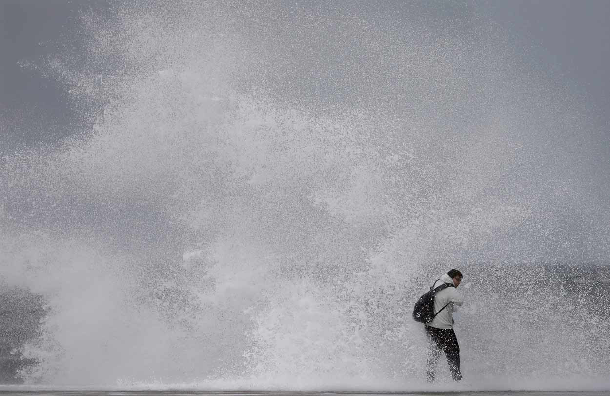 La lluvia y el viento por la borrasca 'Hortense' / EFE