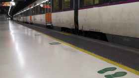 Un tren de Rodalies parado en una estación / RODALIES