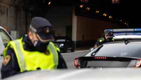 Un control de paso en Barcelona, igual al que sirvió para dar caza a los dos detenidos / GUARDIA URBANA