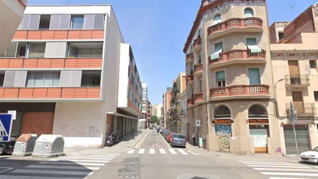 Cruce entre las calles Degà Bahí y Muntanya, donde este miércoles hubo un atraco / GOOGLE MAPS