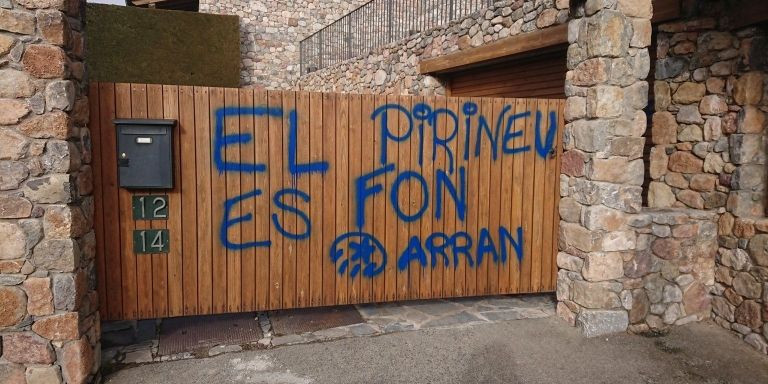 Pintadas de Arran en una casa que no es la de Damià Calvet / REDES SOCIALES