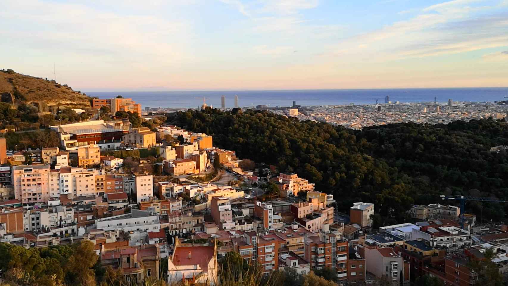 Panorámica de Barcelona desde el mirador del Coll del distrito de Gràcia / G.A.