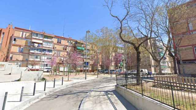 Plaza Alta de Can Clòs en el barrio de la Marina del Port donde tuvo lugar el atraco / GOOGLE MAPS