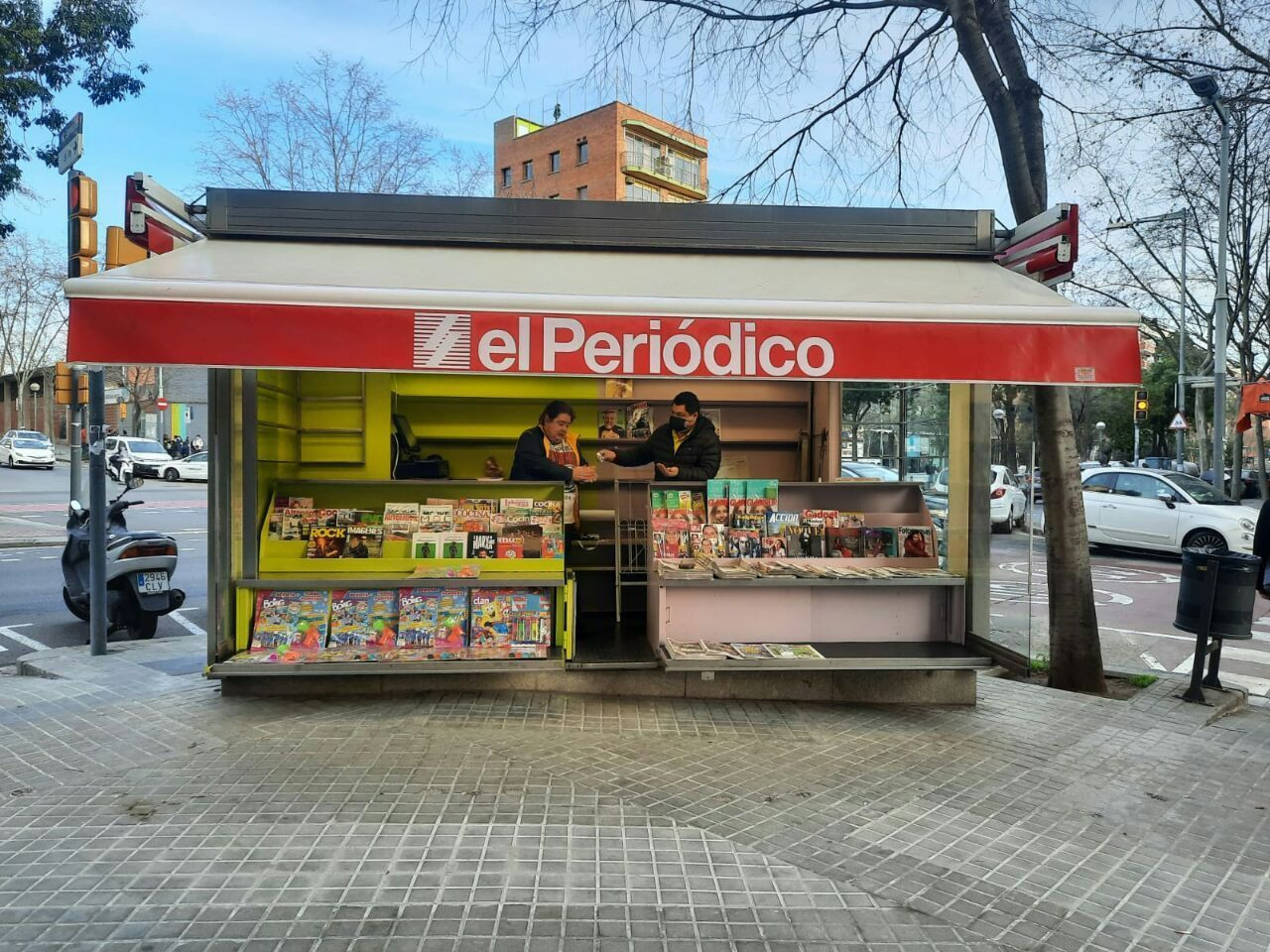 Un quiosco de prensa gestionado por personas con discapacidad funcional / AYUNTAMIENTO DE BARCELONA