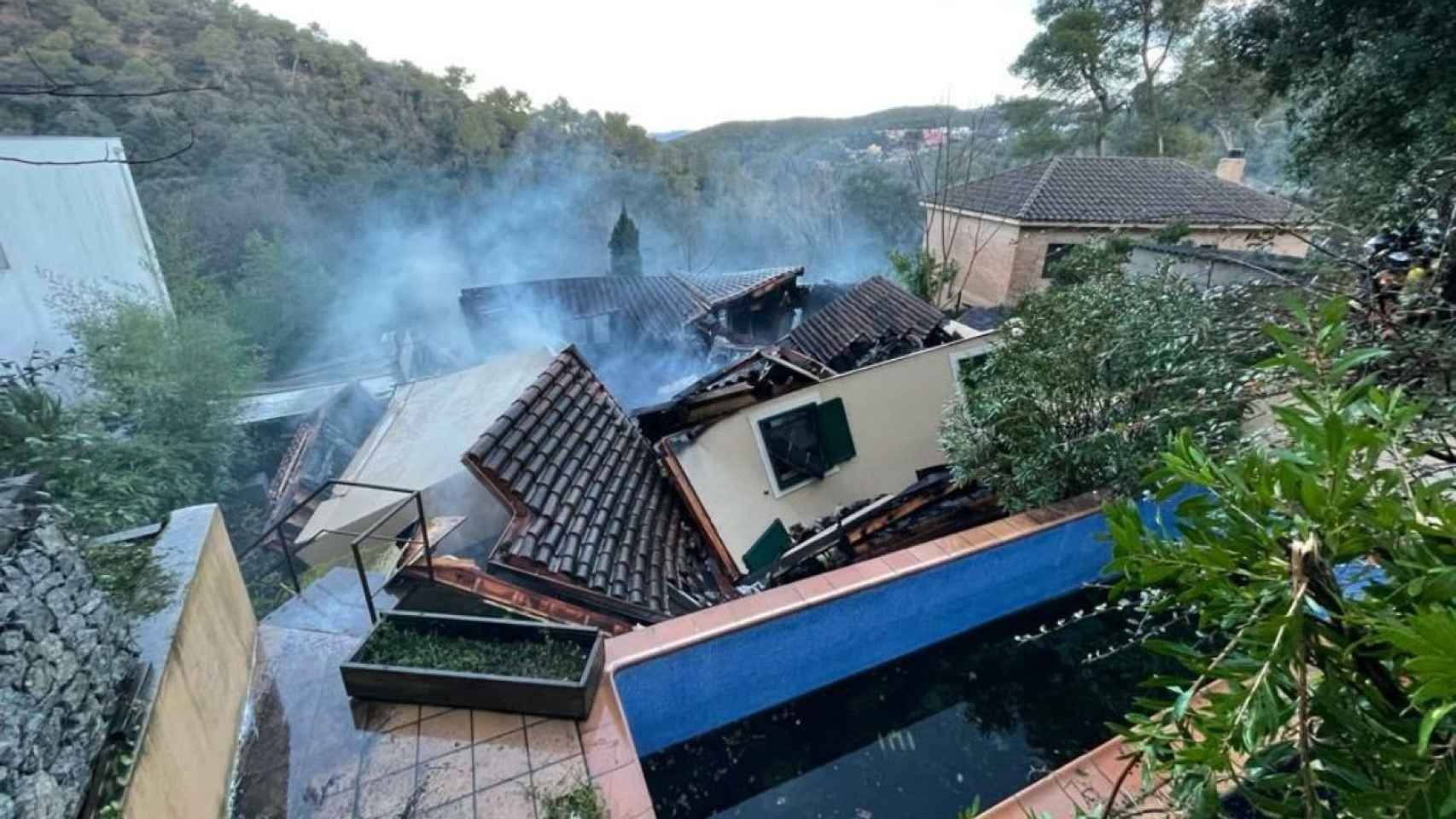 Así ha quedado la casa después del incendio ocurrido en Vallvidrera / BOMBERS