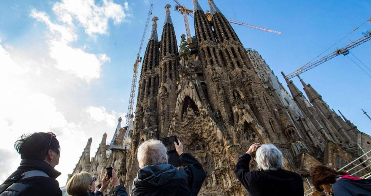 La Sagrada Família, vista desde la fachada del Nacimiento / EFE