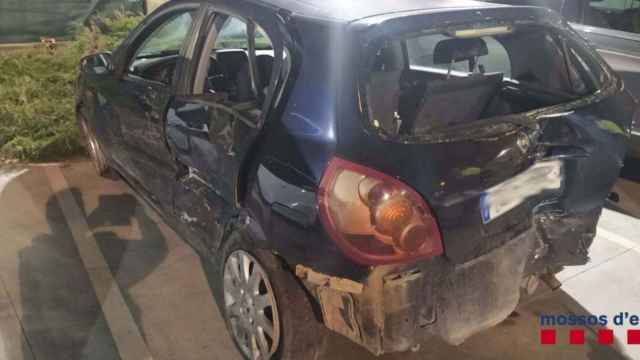 Coche destrozado del conductor tras sufrir el accidente / MOSSOS D'ESQUADRA