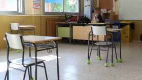 Una profesora da clase por videoconferencia en un colegio / EFE