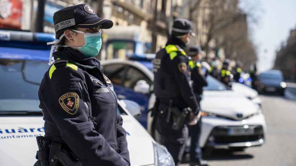 Agentes de la Guardia Urbana, con mascarilla / AYUNTAMIENTO DE BARCELONA