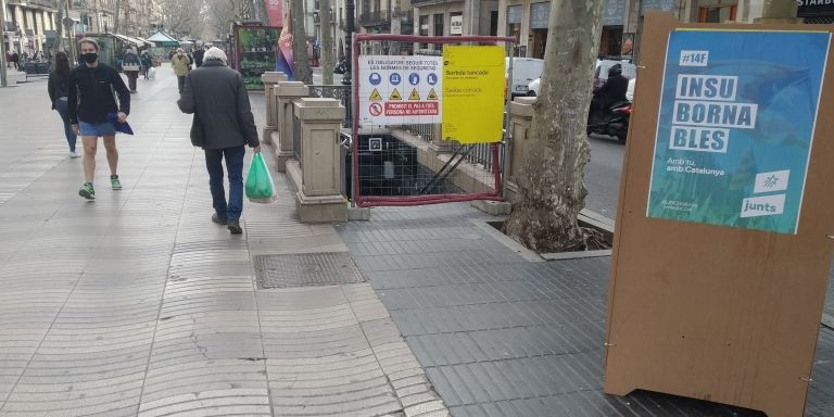 Entrada al metro Liceu cerrada / MA - JORDI SUBIRANA