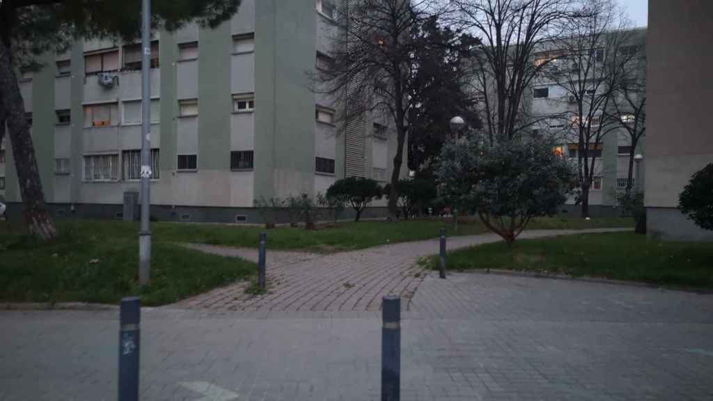 Plazoleta de edificios en la calle Concili de Trento / G.A