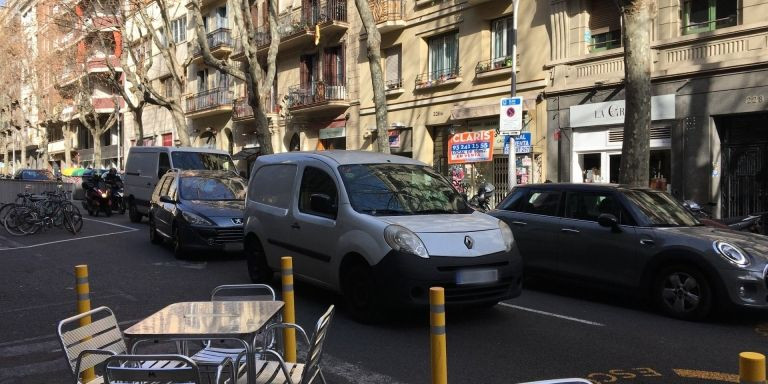 Colapso en el tramo pacificado de la calle Bailèn / RP