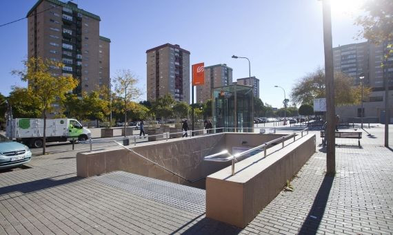 Entrada de la estación de Gornal, donde una persona ha sido atropellada / FGC