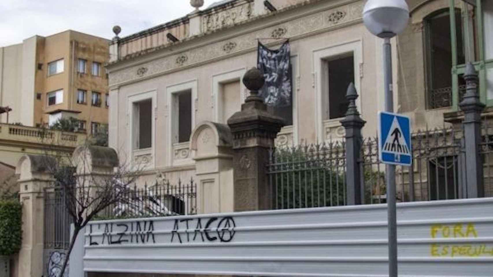 Las casitas de la calle Encarnació de Gràcia / METRÓPOLI ABIERTA -HUGO FERNÁNDEZ