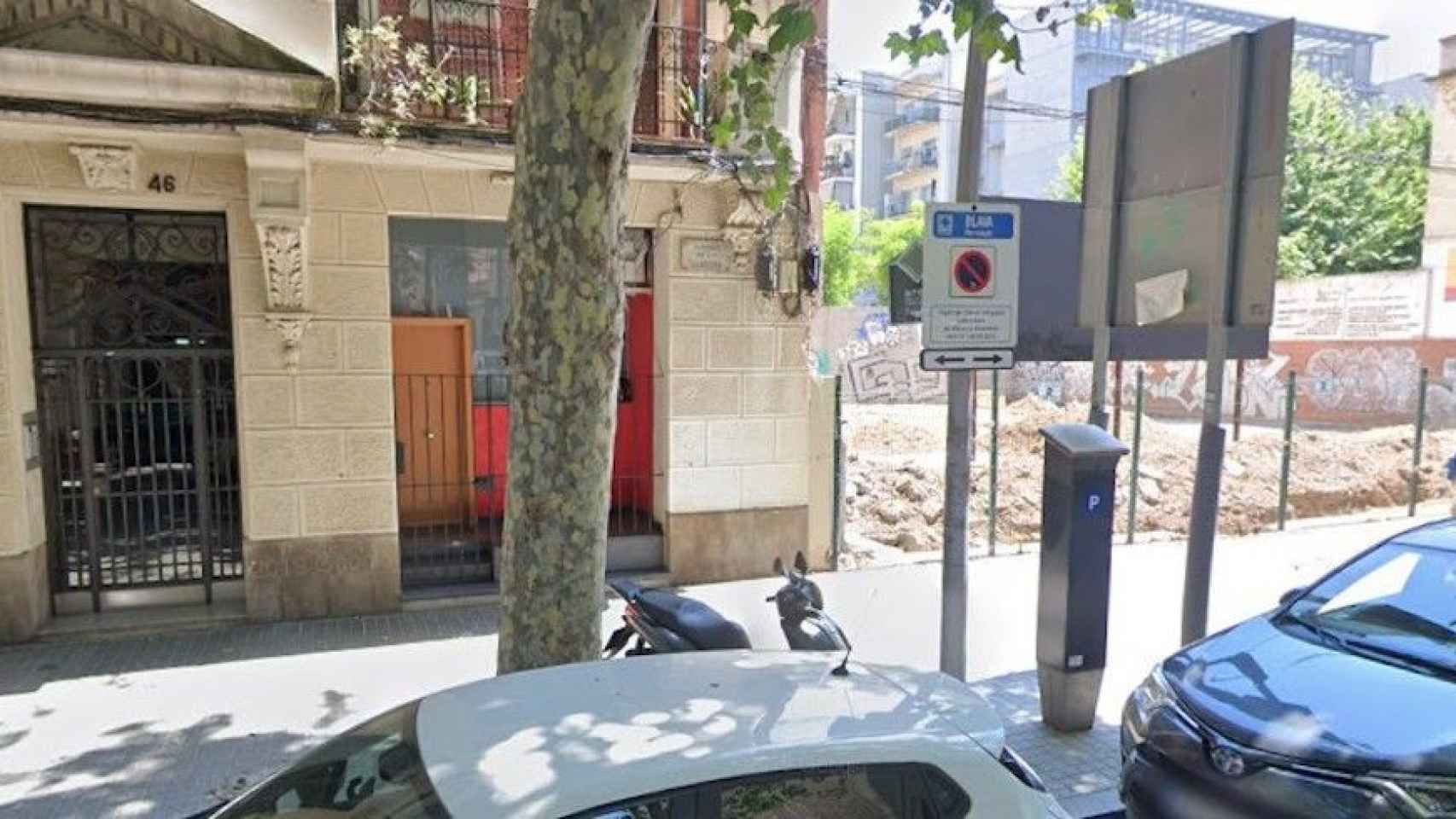 Este es el edificio de la calle Llacuna (Poblenou) que ha sufrido las afectaciones/ GOOGLE MAPPS