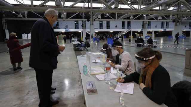 Punto de votación en La Farga de L'Hospitalet de Llobregat para las elecciones catalanas del 14F / AYUNTAMIENTO DE L'HOSPITALET DE LLOBREGAT