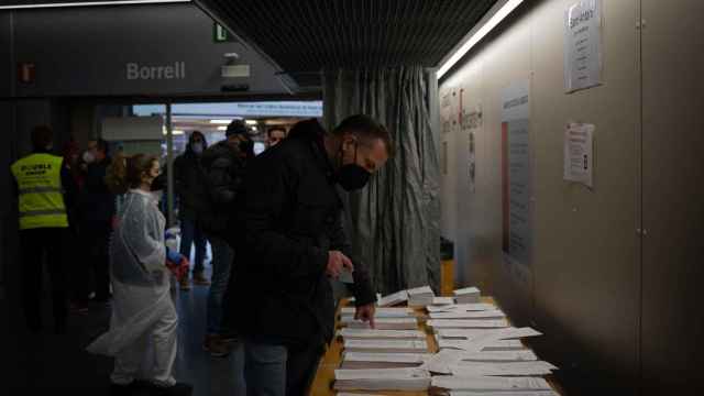 Votante en un colegio electoral / EUROPA PRESS