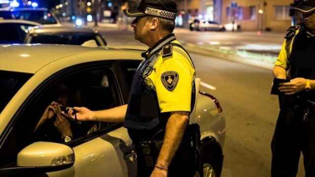 Agentes de la Guardia Urbana durante un control en Barcelona / AYUNTAMIENTO DE BARCELONA