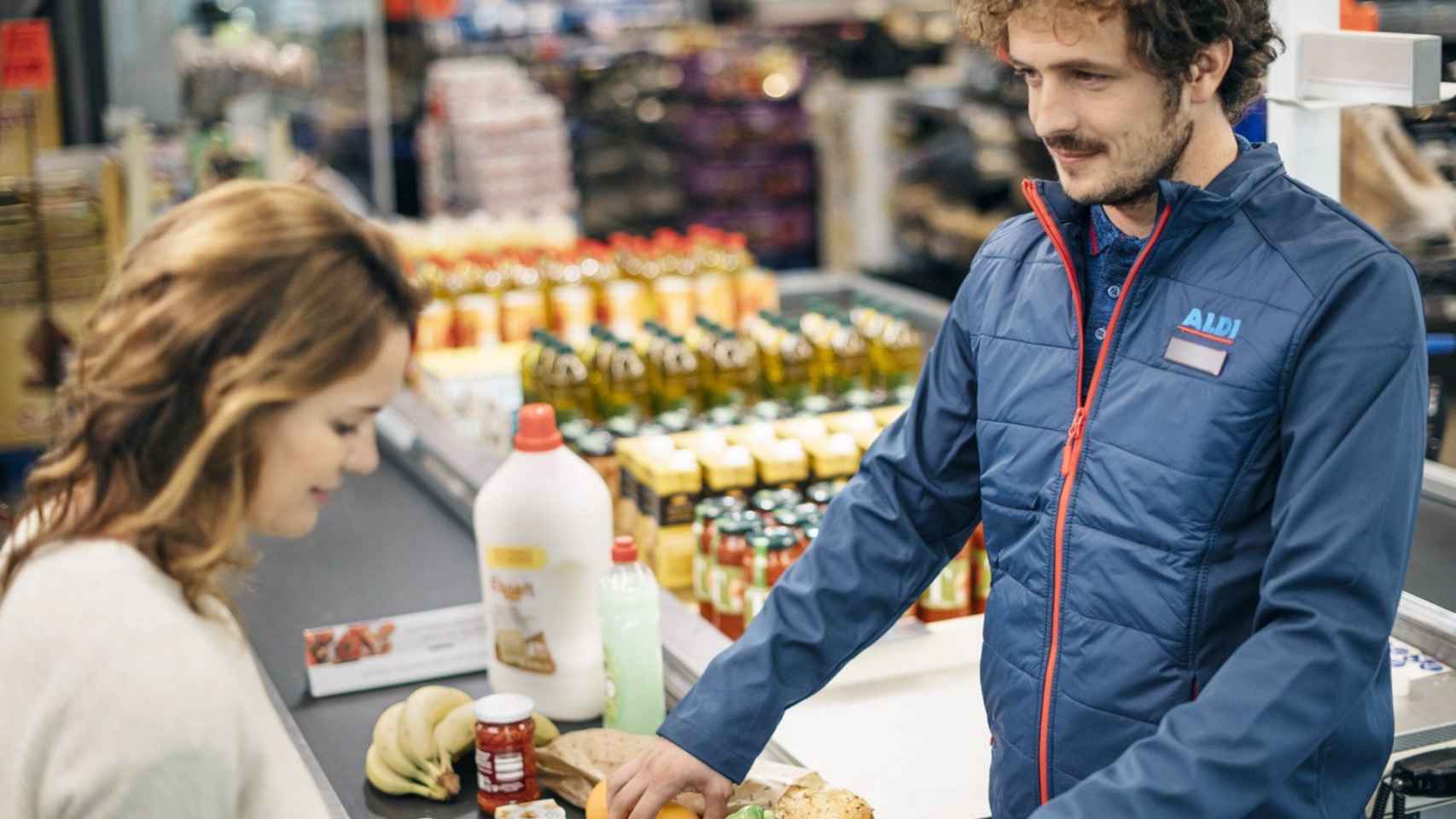 Trabajador de Aldi en un supermercado / ALDI