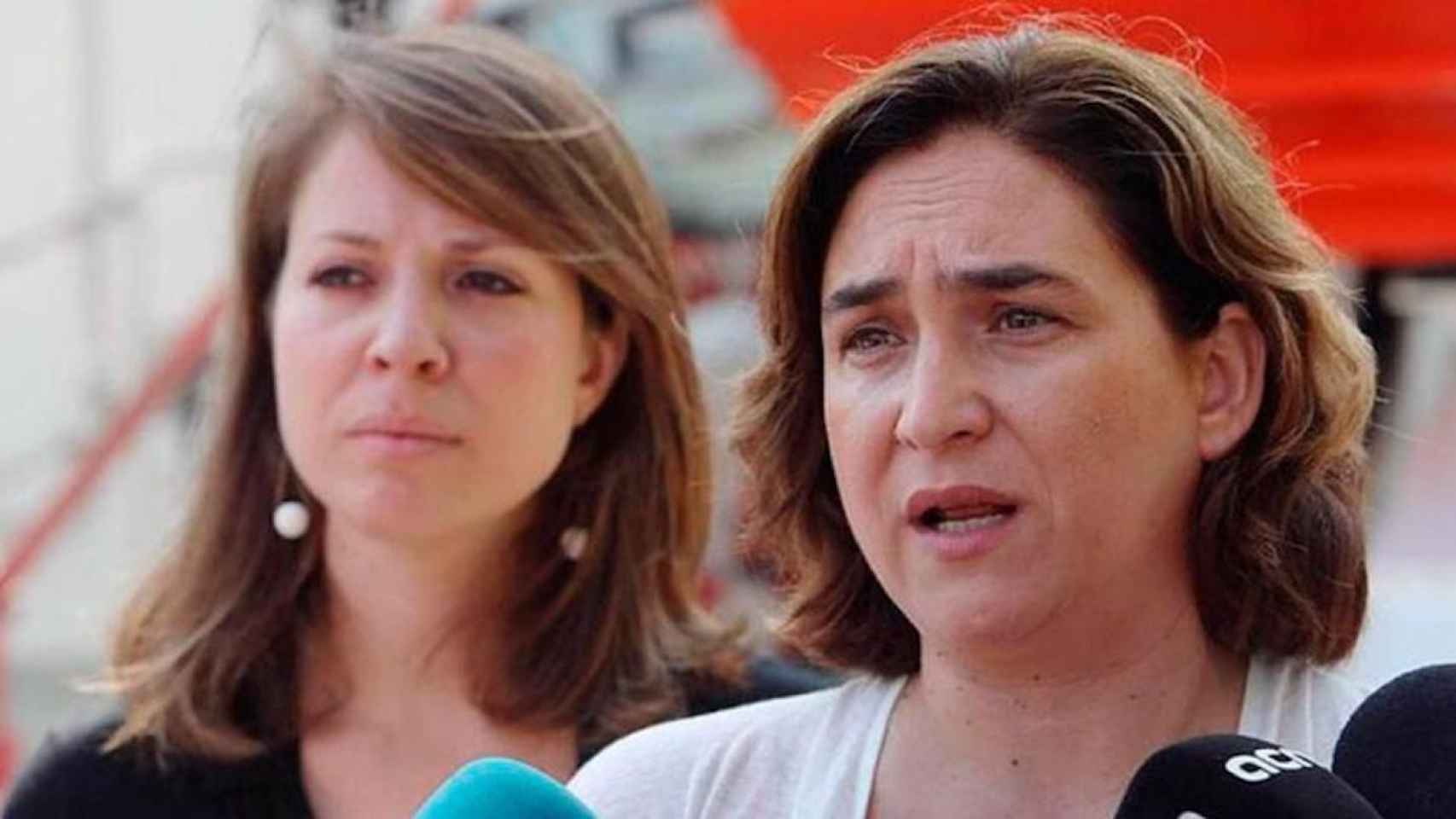 Ada Colau junto con Janet Sanz, alcaldesa de Barcelona y teniente de alcaldía del Ayuntamiento / CG