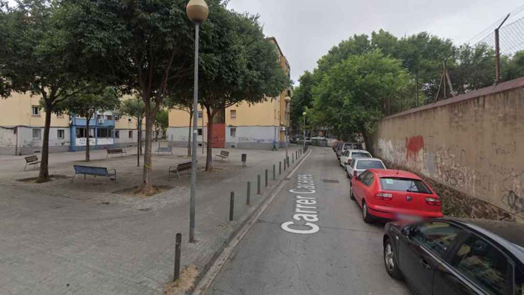 Imagen de la calle Càceres de Badalona, donde habrían sucedido los hechos / GOOGLE STREET VIEW