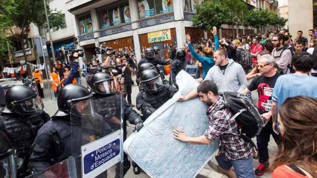 Protesta tras el desalojo del Banc Expropiat en mayo de 2016 / EFE