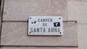 Detalle de la placa del Carrer de Santa   PABLO MIRANZO