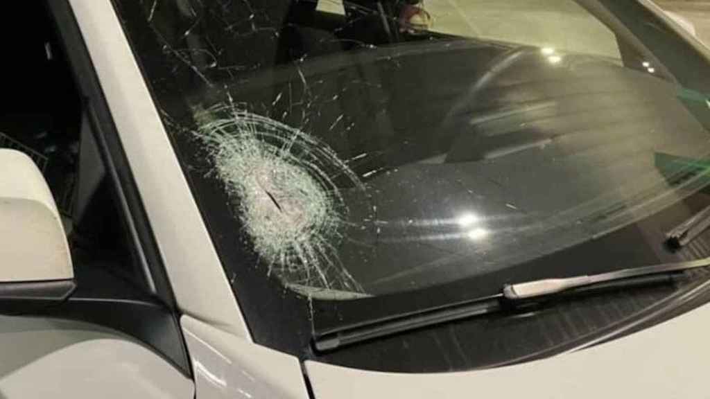 Piedras contra los coches desde un puente en Nou Barris / REDES SOCIALES