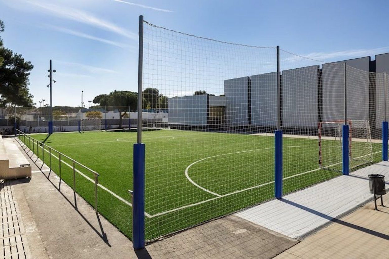 Campo de fútbol del colegio de los Messi / THE BRITISH SCHOOL OF BARCELONA