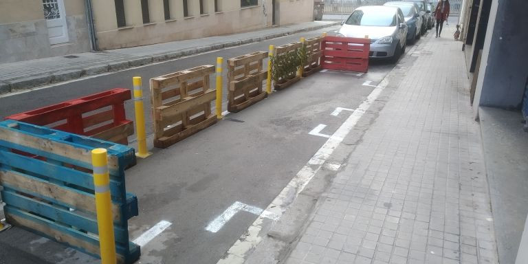 Terraza de bar en una calle de Barcelona / METRÓPOLI ABIERTA - JORDI SUBIRANA